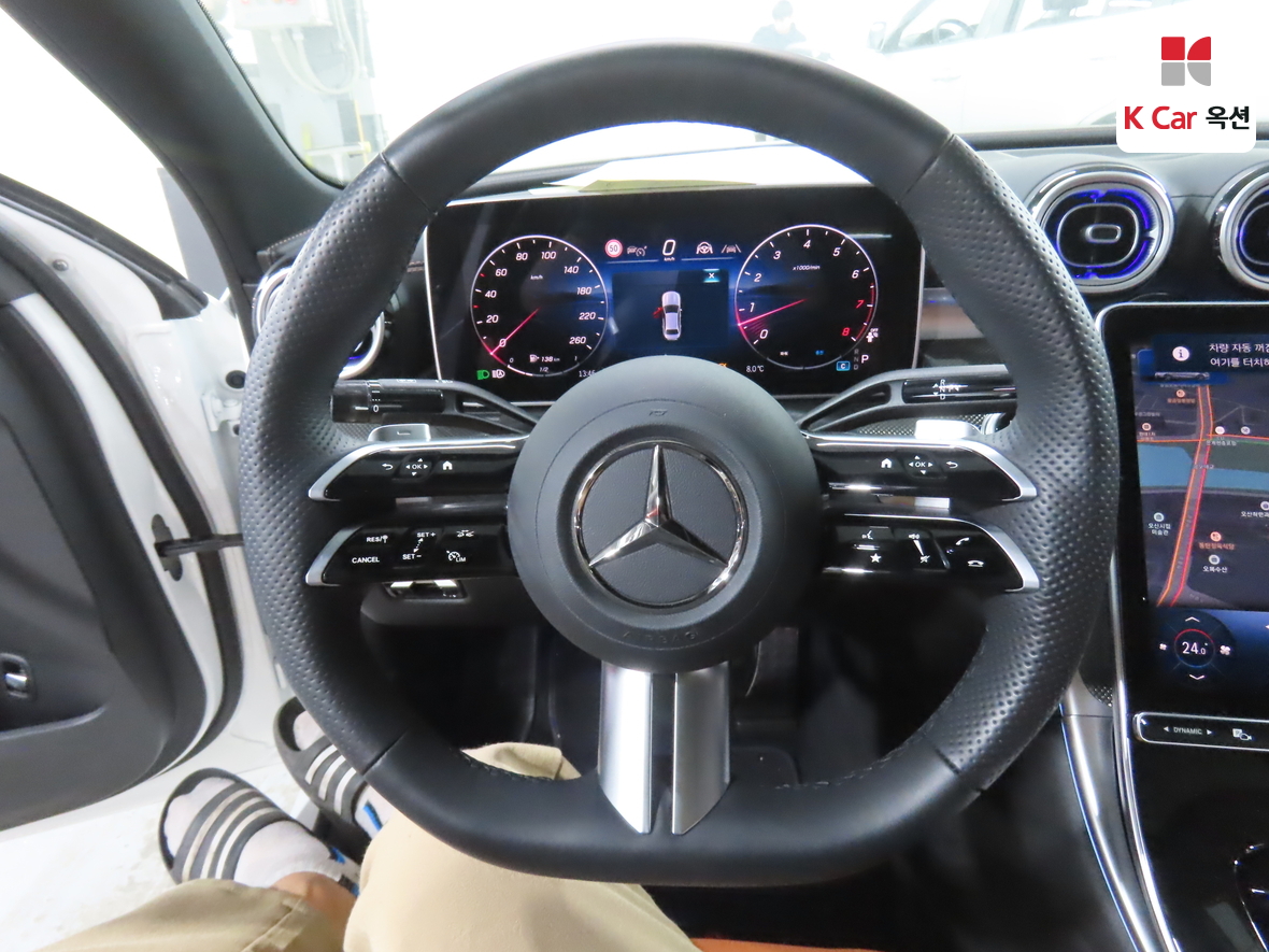 Mercedes-Benz C-Class 2025 - Image 10