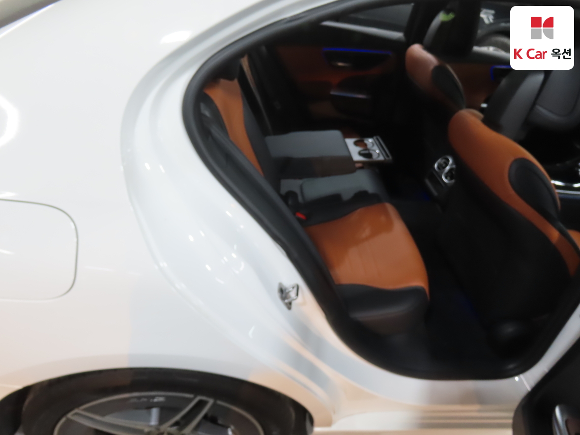 Mercedes-Benz C-Class 2025 - Image 29