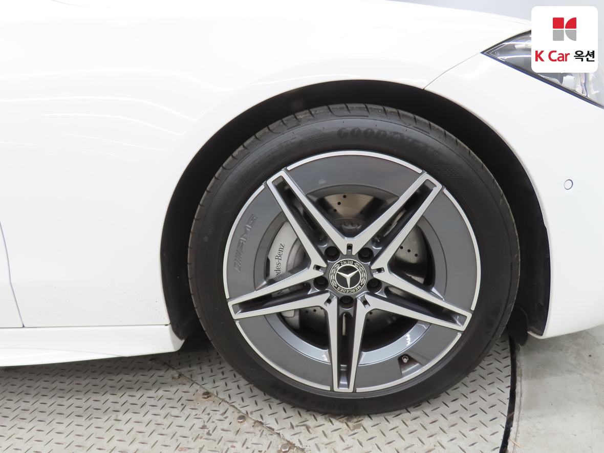 Mercedes-Benz C-Class 2025 - Image 41