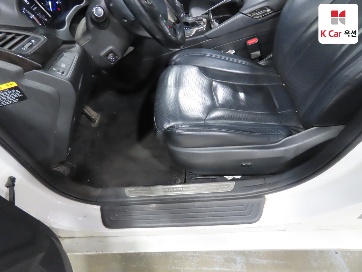 Hyundai AZERA 2013 - Image 18