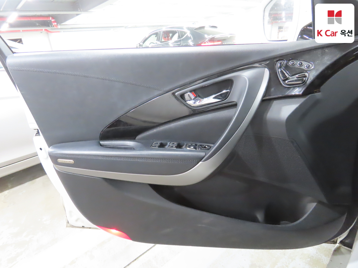 Hyundai AZERA 2013 - Image 8