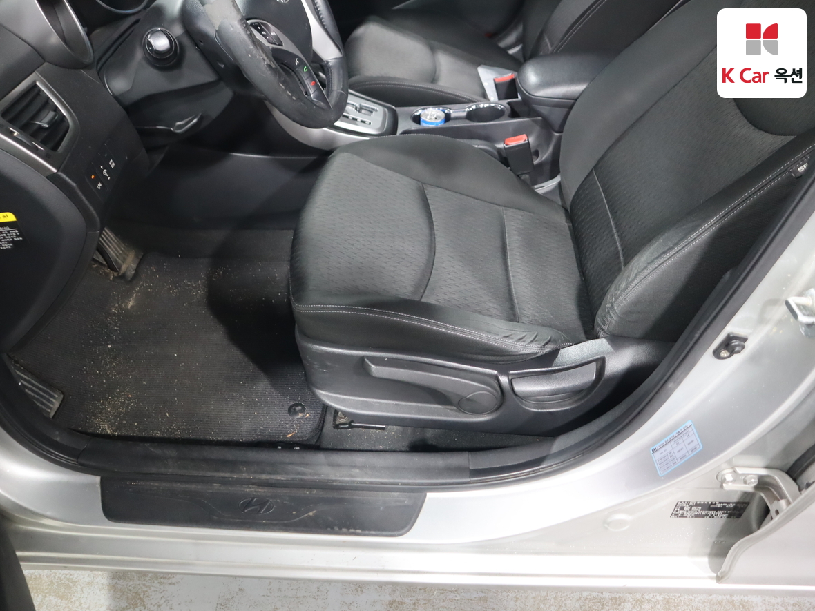 هيونداي إلانترا 2012 - صورة 18