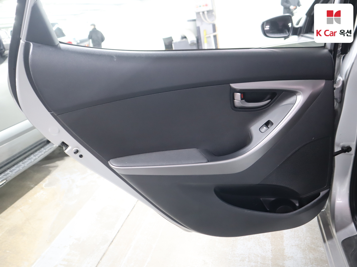 هيونداي إلانترا 2012 - صورة 22