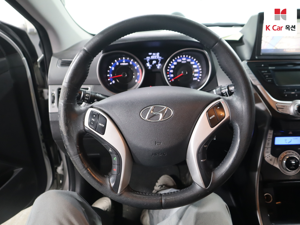 هيونداي إلانترا 2012 - صورة 10