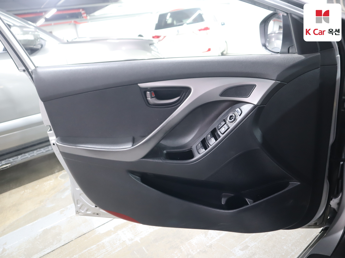 هيونداي إلانترا 2012 - صورة 8