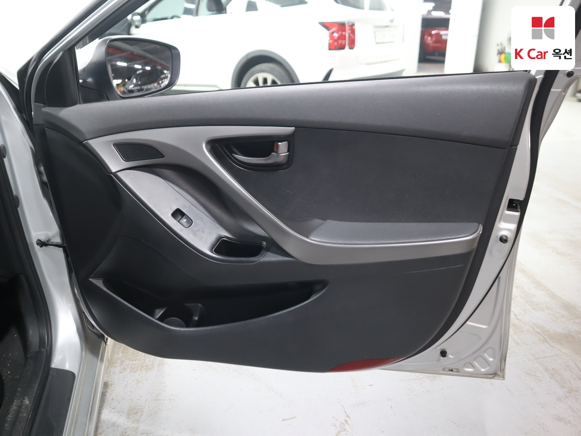 هيونداي إلانترا 2012 - صورة 28