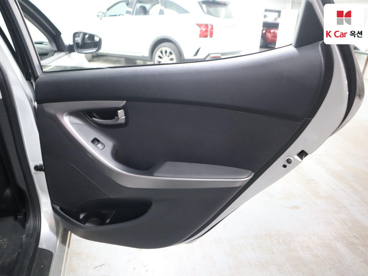 هيونداي إلانترا 2012 - صورة 26