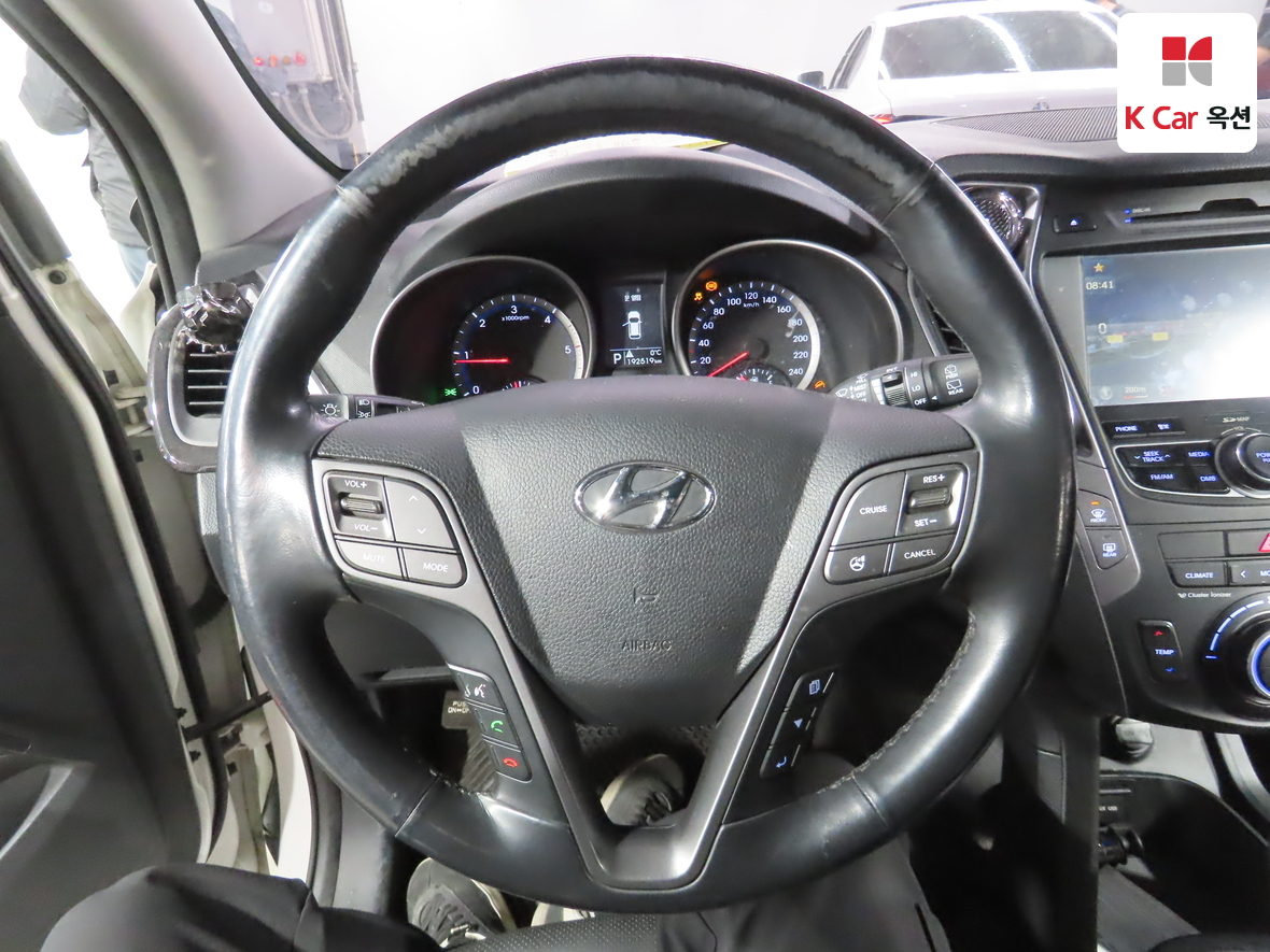 Hyundai Santa Fe 2013 - Image 10