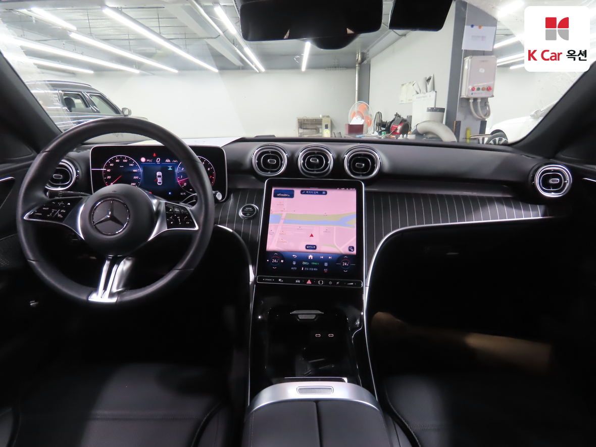 Mercedes-Benz C-Class 2025 - Image 3