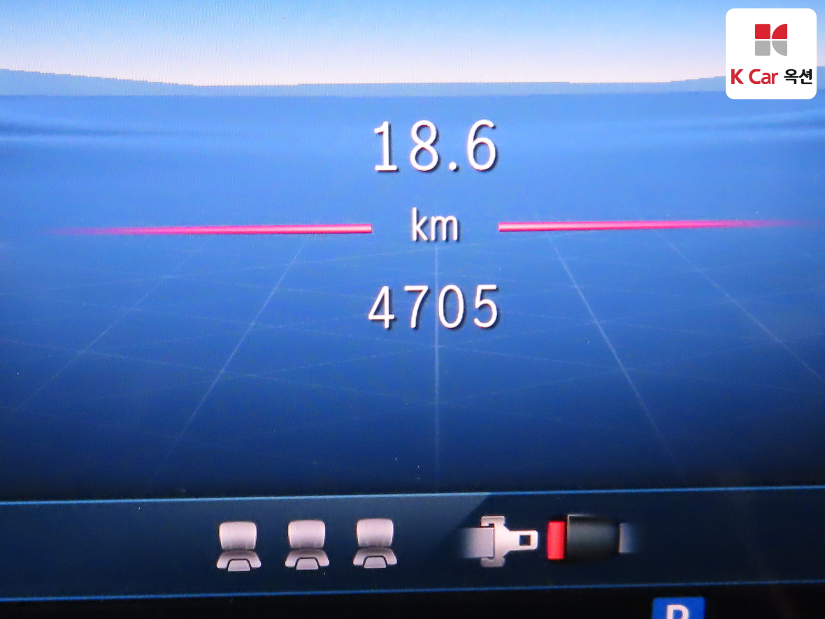 Mercedes-Benz C-Class 2025 - Image 4