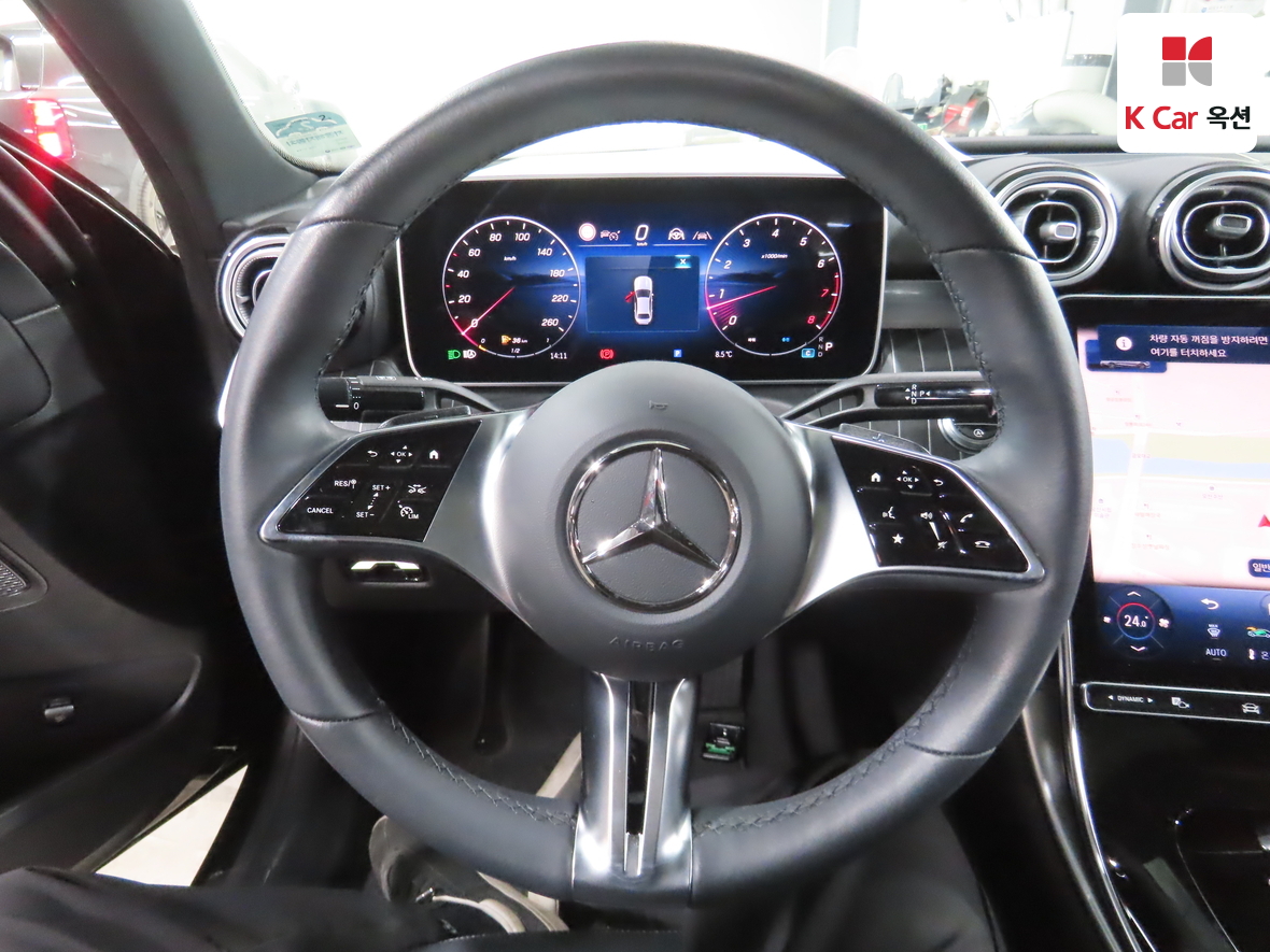 Mercedes-Benz C-Class 2025 - Image 10