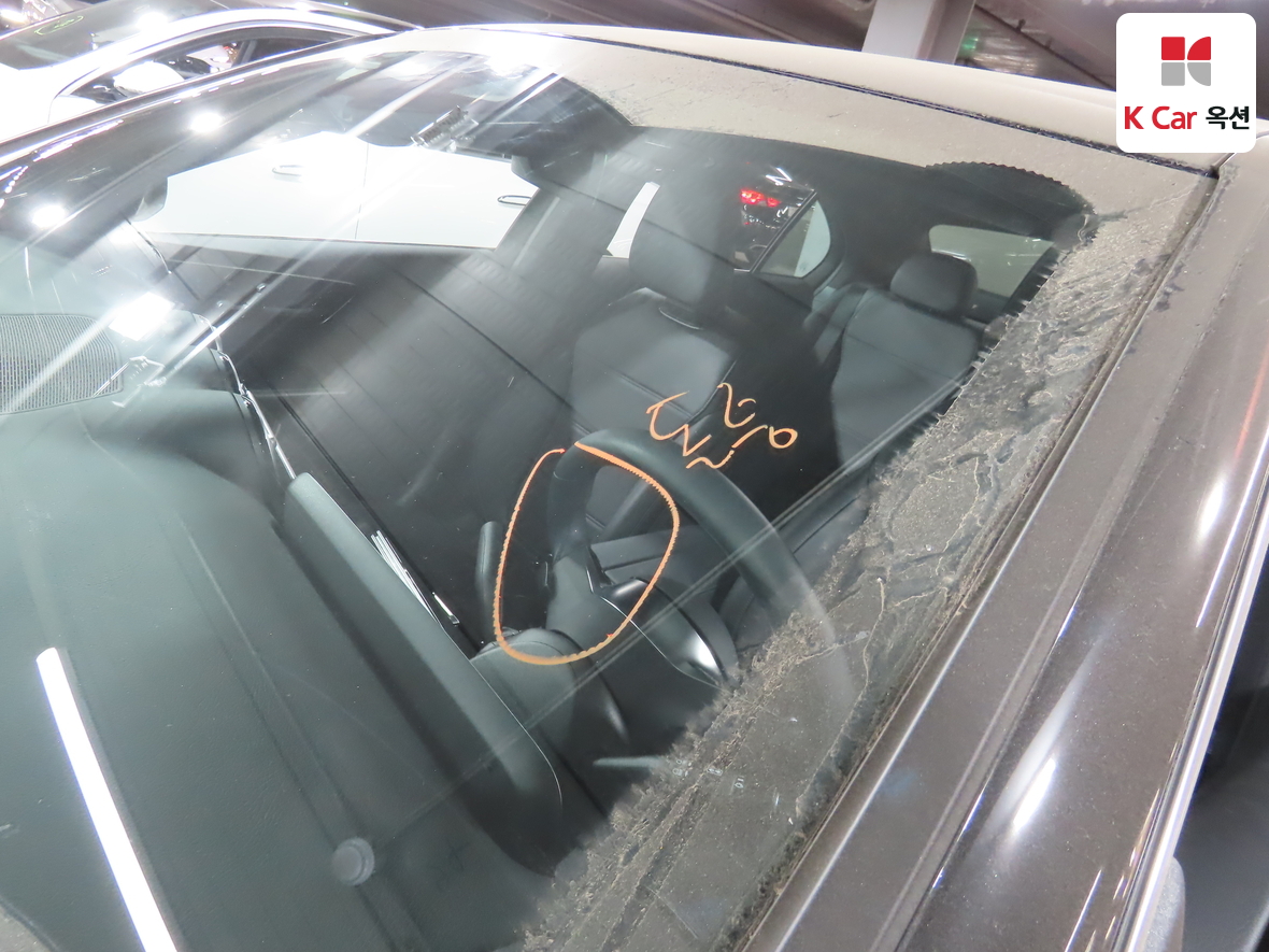 Mercedes-Benz C-Class 2025 - Image 36