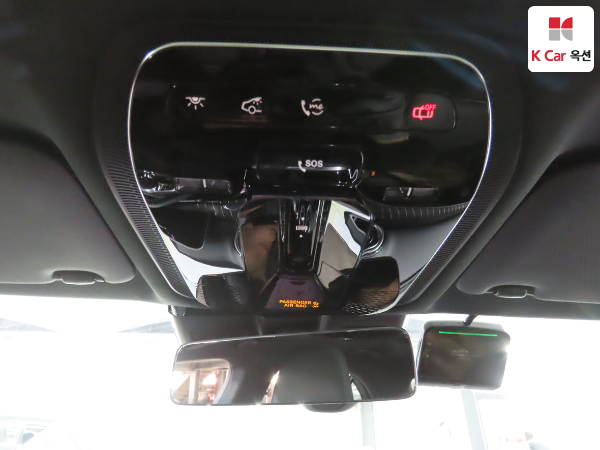 Mercedes-Benz C-Class 2025 - Image 12