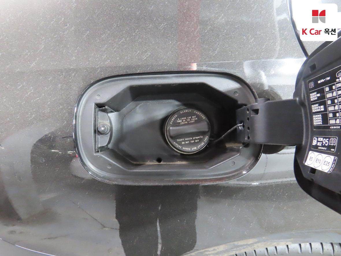 Mercedes-Benz C-Class 2025 - Image 26