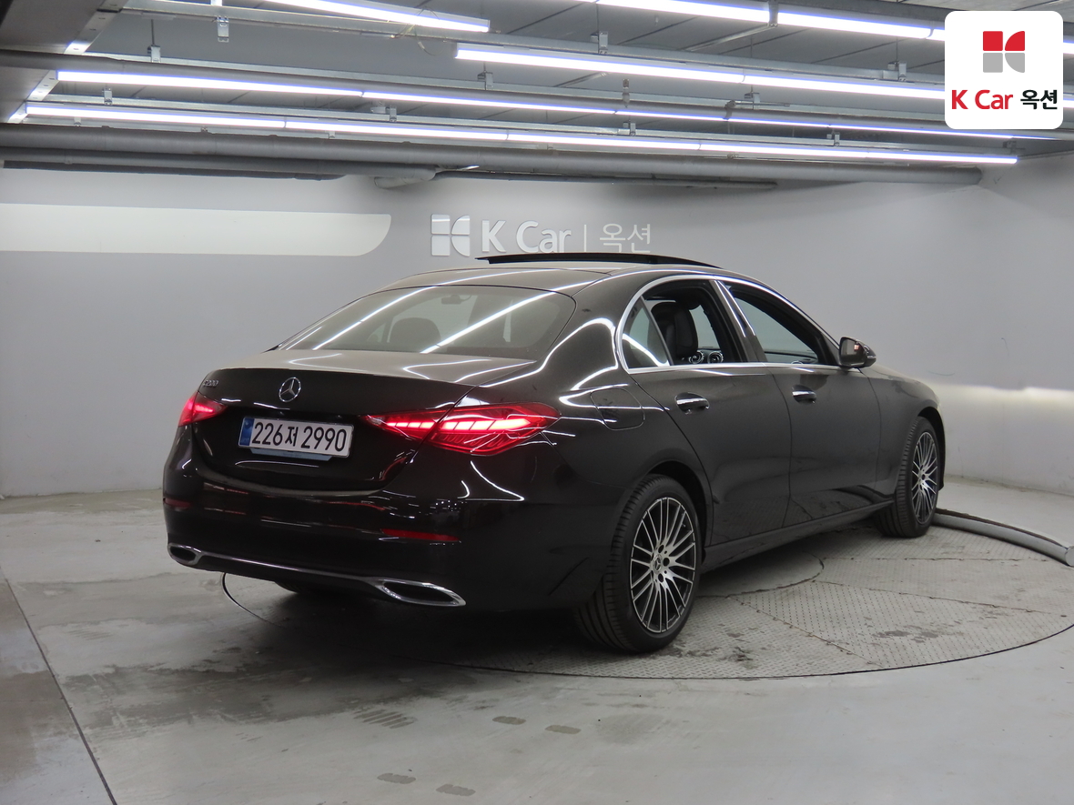 Mercedes-Benz C-Class 2025 - Image 2