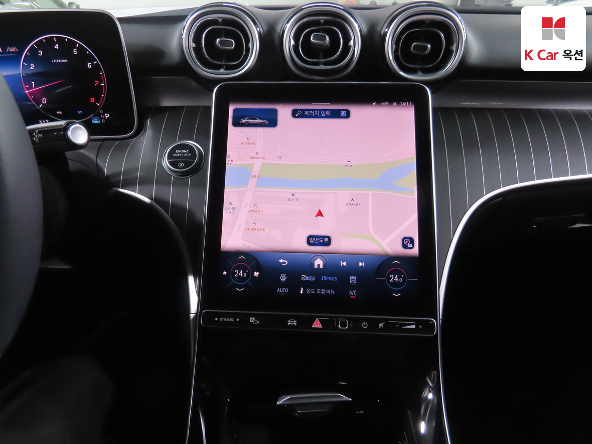 Mercedes-Benz C-Class 2025 - Image 6