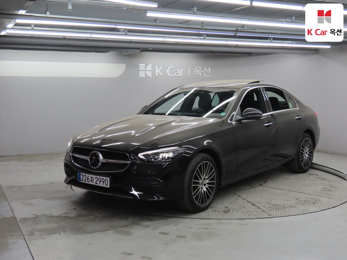 Mercedes-Benz C-Class 2025 - Image 1