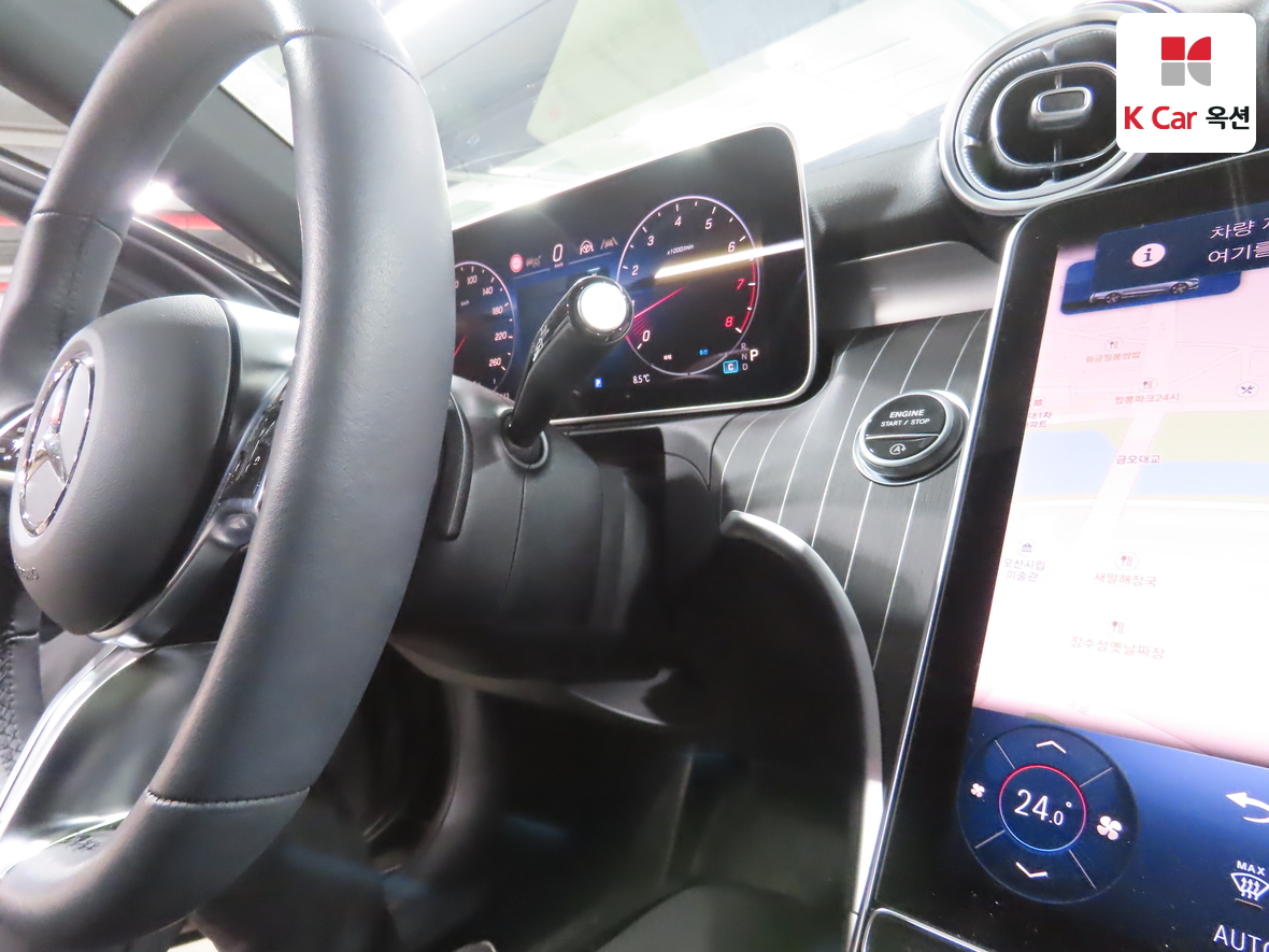 Mercedes-Benz C-Class 2025 - Image 11