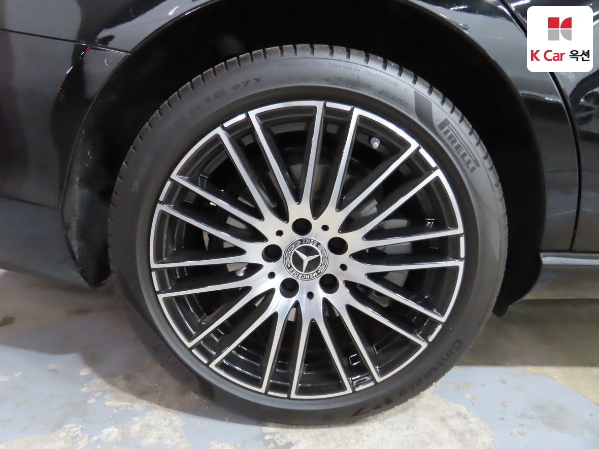 Mercedes-Benz C-Class 2025 - Image 39