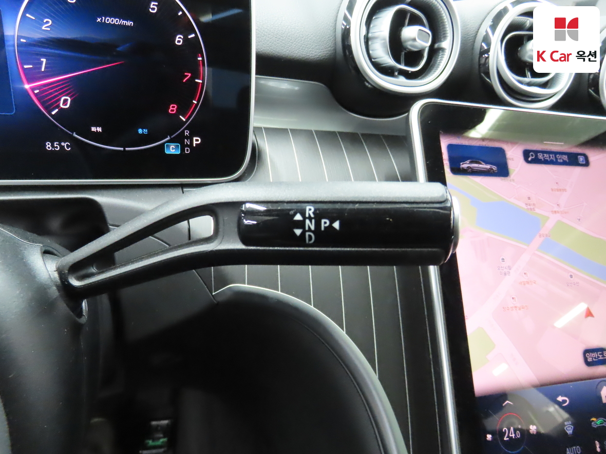 Mercedes-Benz C-Class 2025 - Image 16