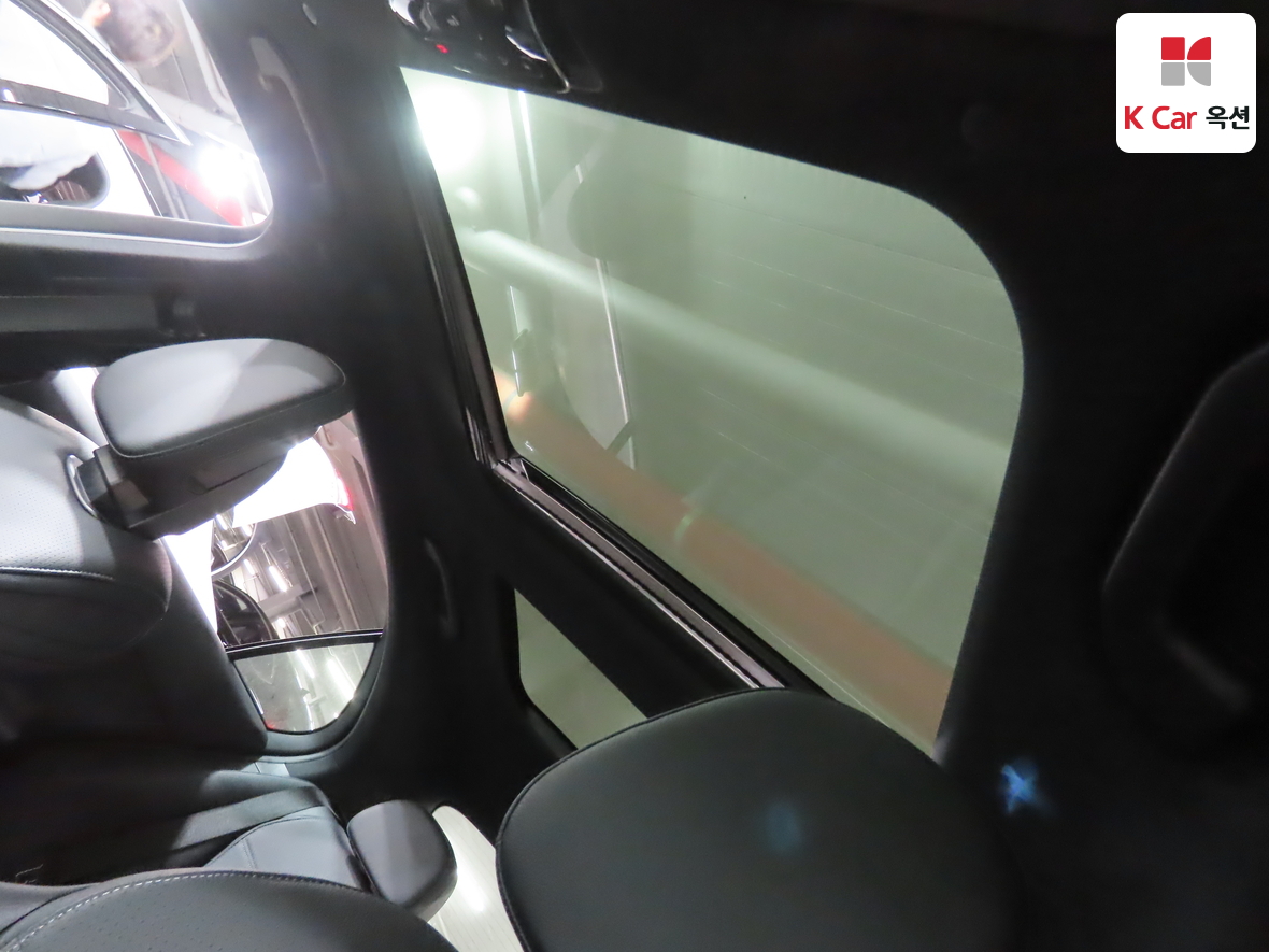 Mercedes-Benz C-Class 2025 - Image 21