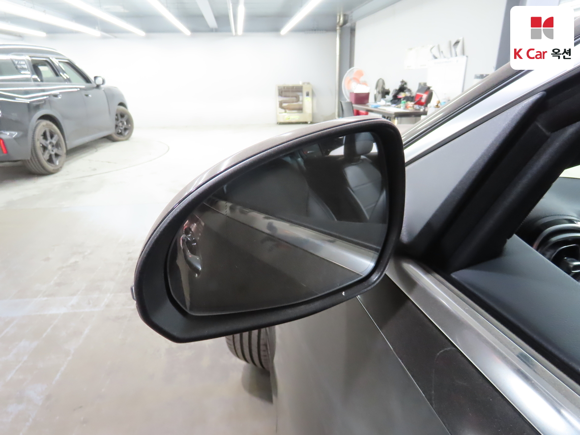 Mercedes-Benz C-Class 2025 - Image 23