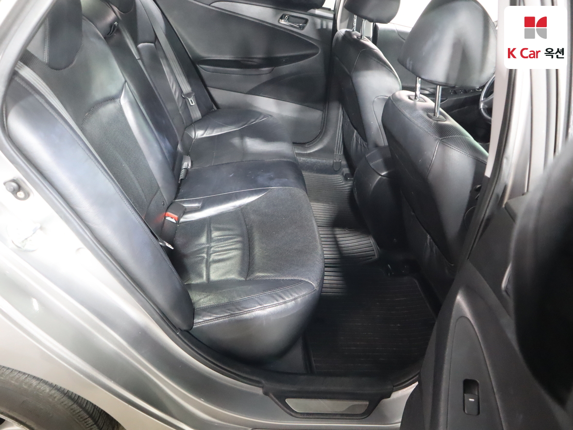 Hyundai Sonata 2010 - Image 28