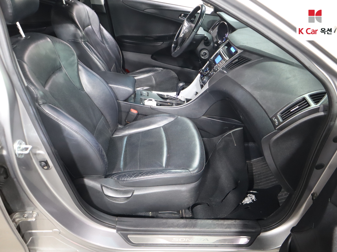 Hyundai Sonata 2010 - Image 30