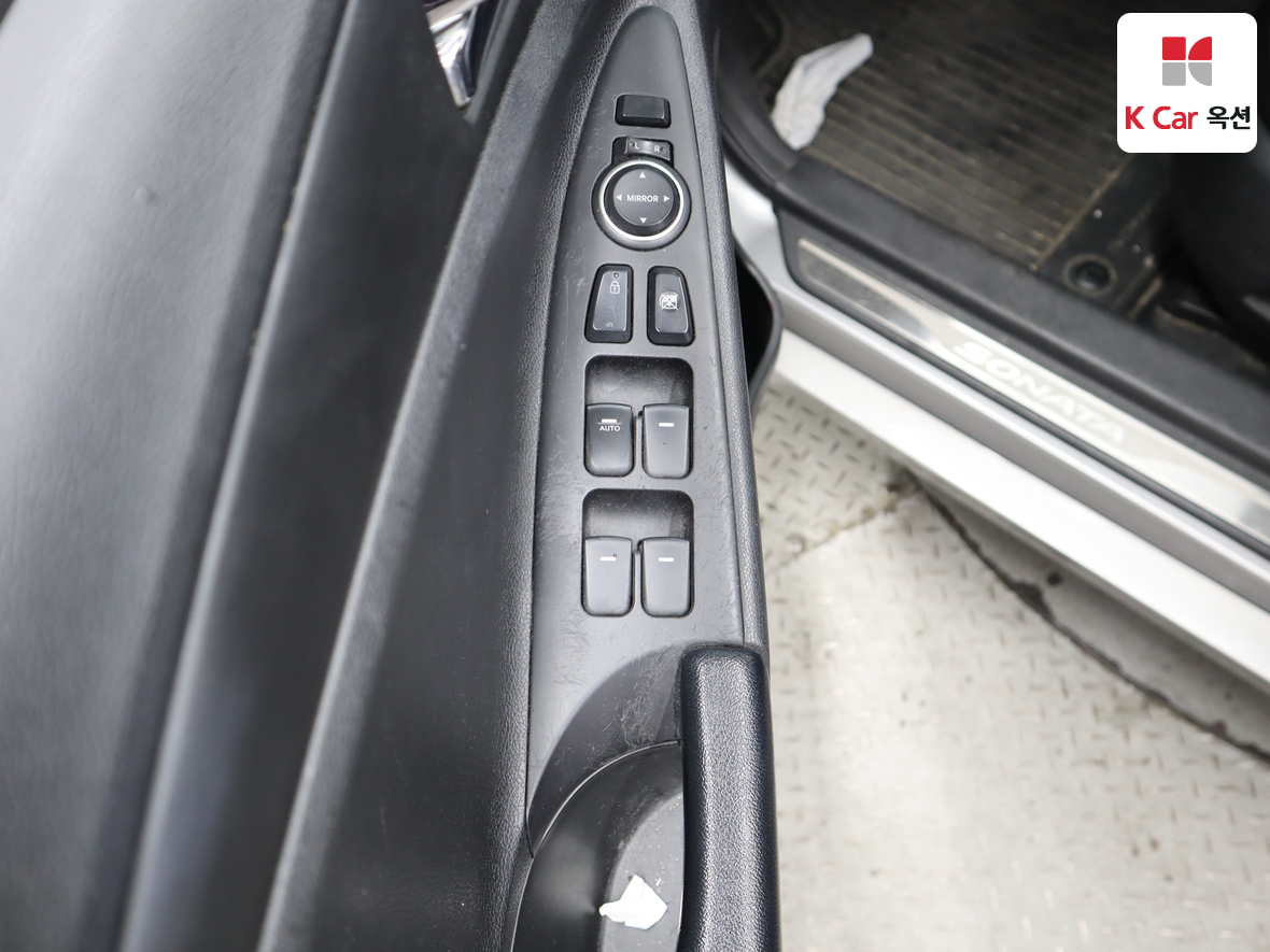 Hyundai Sonata 2010 - Image 20