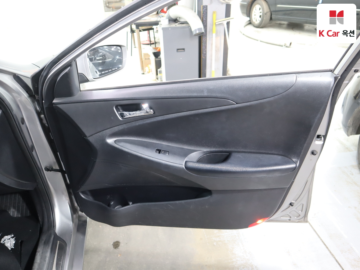 Hyundai Sonata 2010 - Image 29