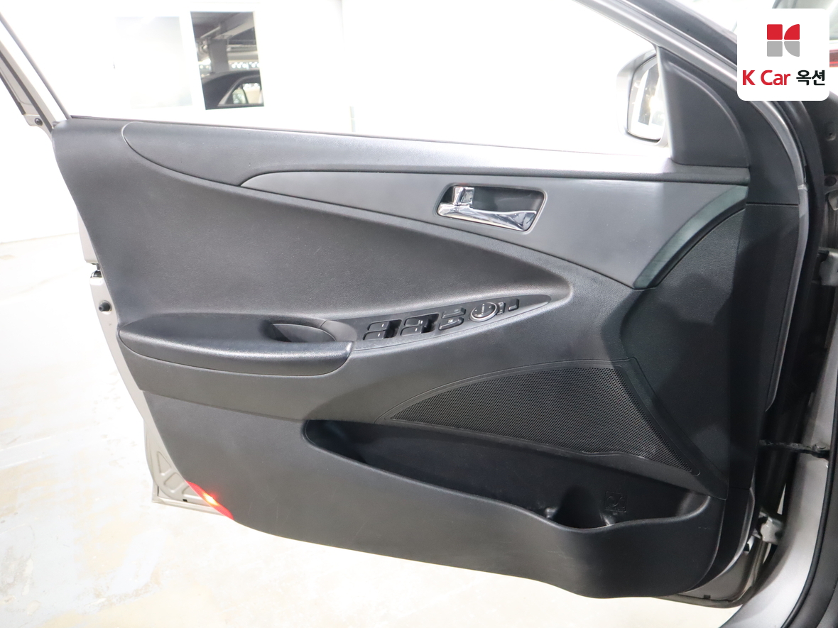 Hyundai Sonata 2010 - Image 8