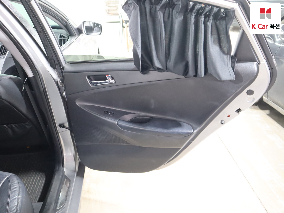 Hyundai Sonata 2010 - Image 27