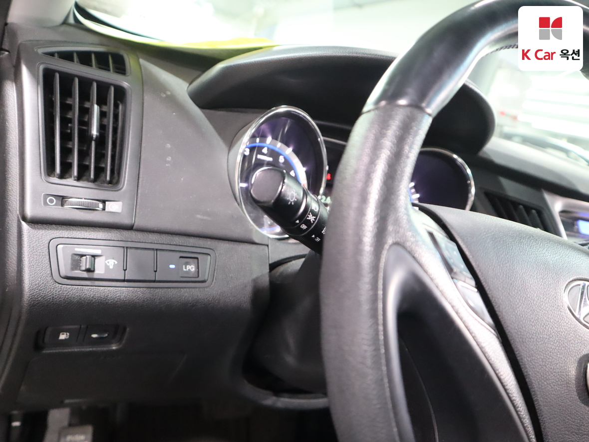 Hyundai Sonata 2010 - Image 9