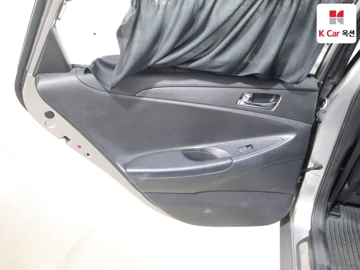 Hyundai Sonata 2010 - Image 23