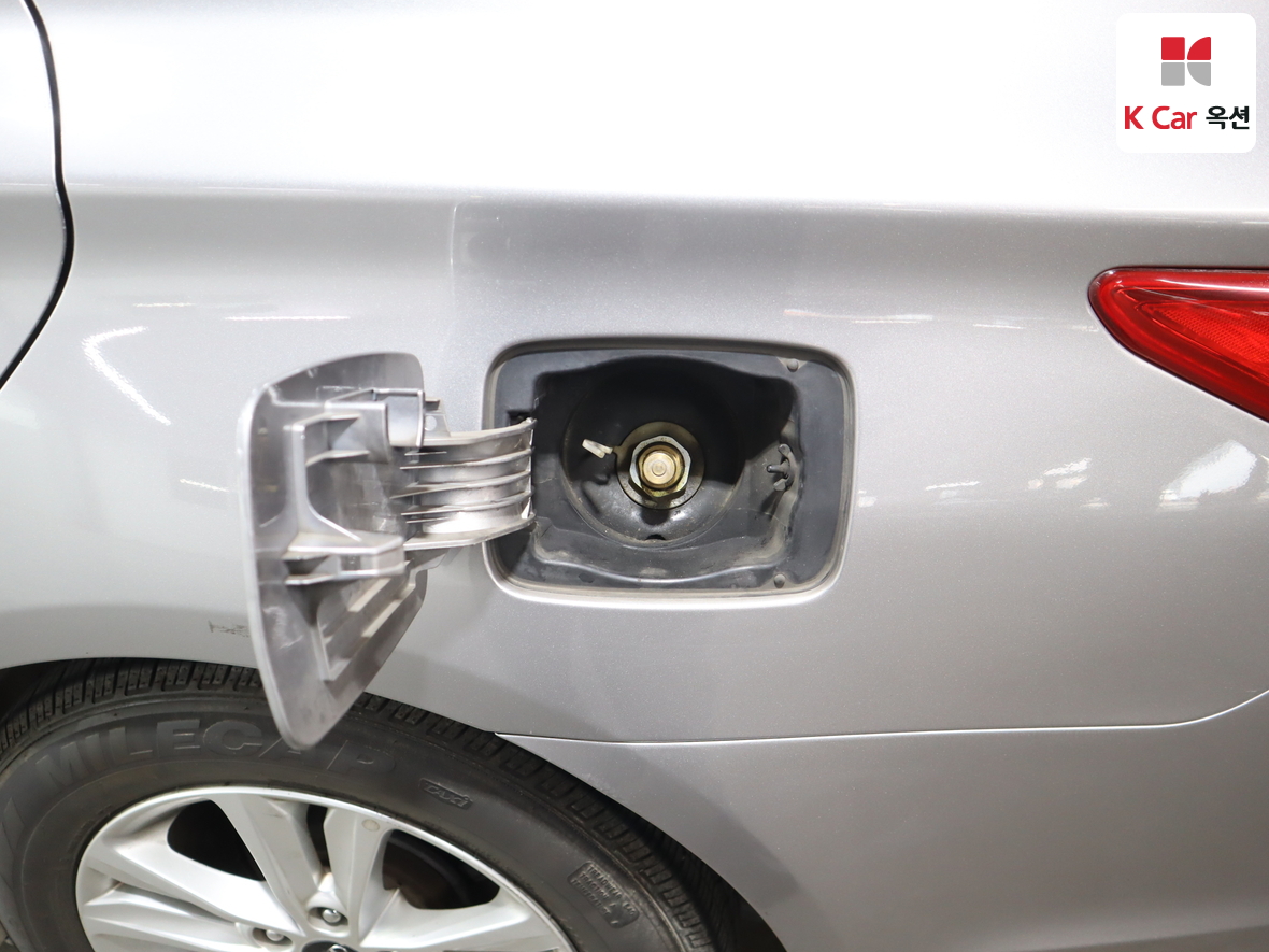 Hyundai Sonata 2010 - Image 25