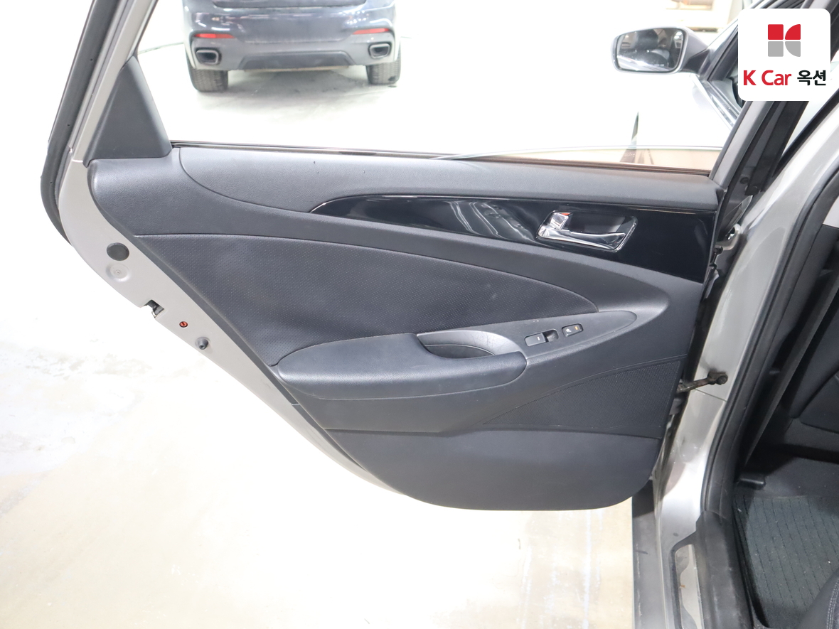 Hyundai Sonata 2010 - Image 23