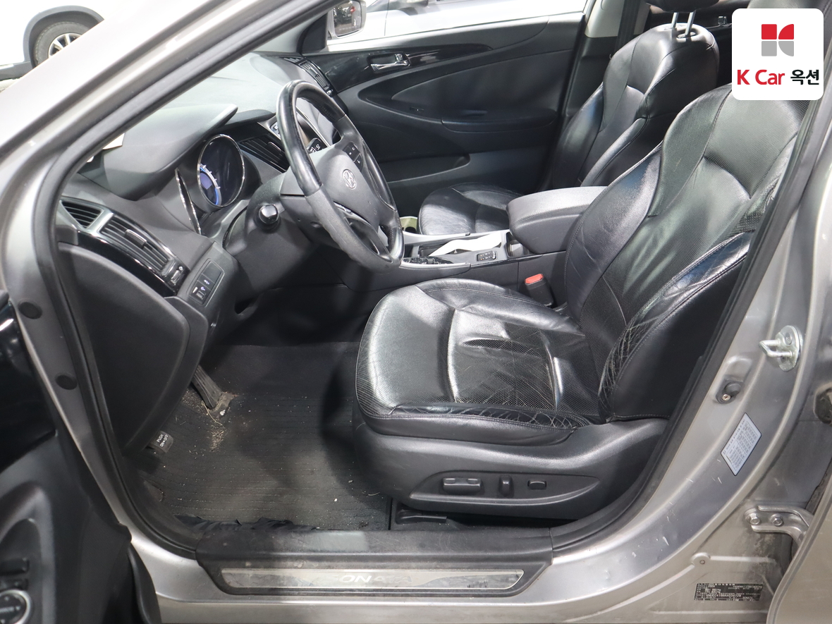 Hyundai Sonata 2010 - Image 19