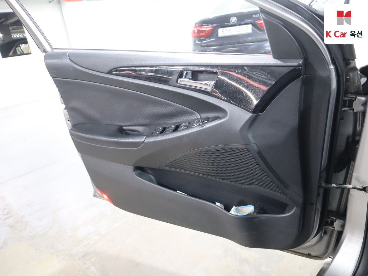 Hyundai Sonata 2010 - Image 8