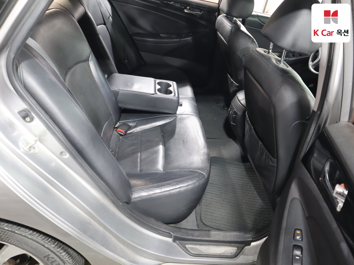 Hyundai Sonata 2010 - Image 28