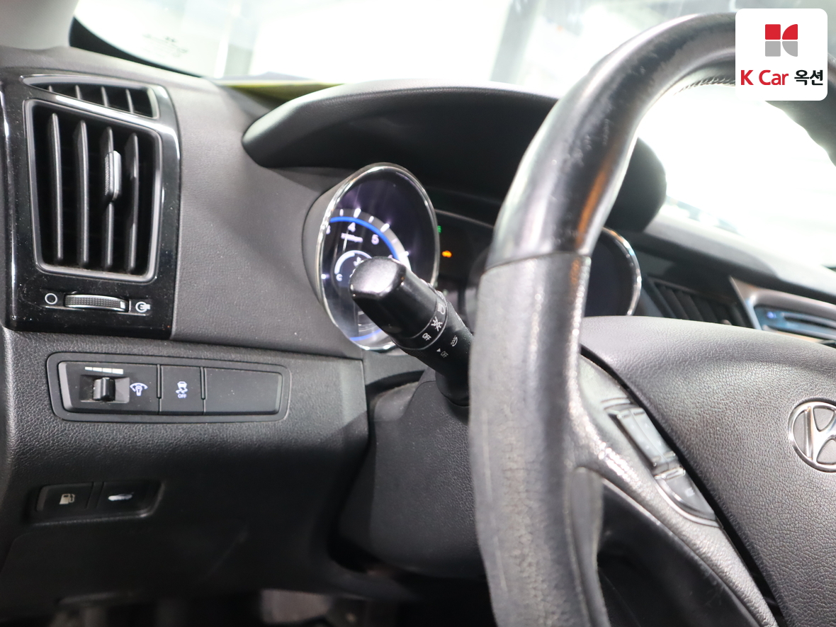 Hyundai Sonata 2010 - Image 9