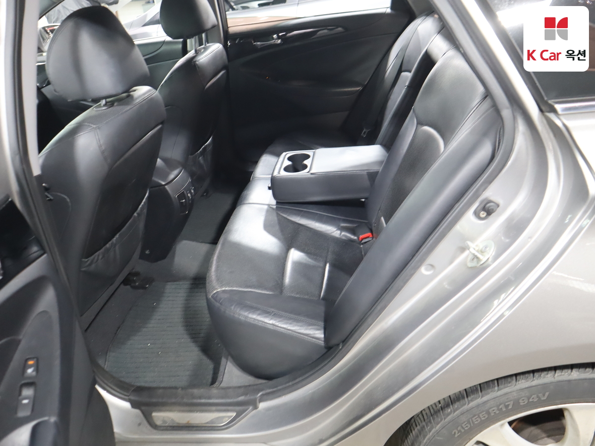 Hyundai Sonata 2010 - Image 24