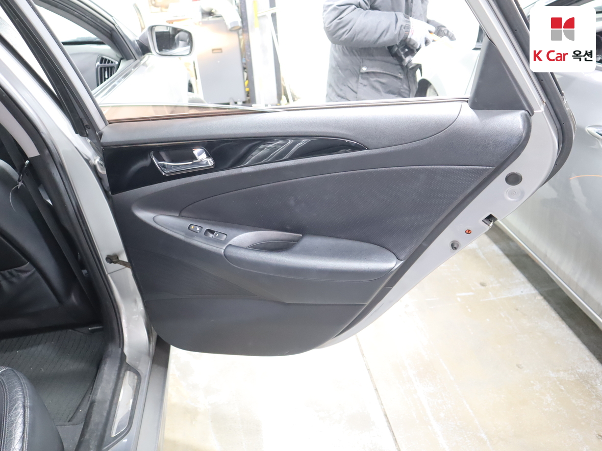 Hyundai Sonata 2010 - Image 27