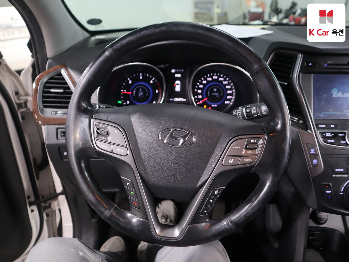 Hyundai Santa Fe 2013 - Image 10
