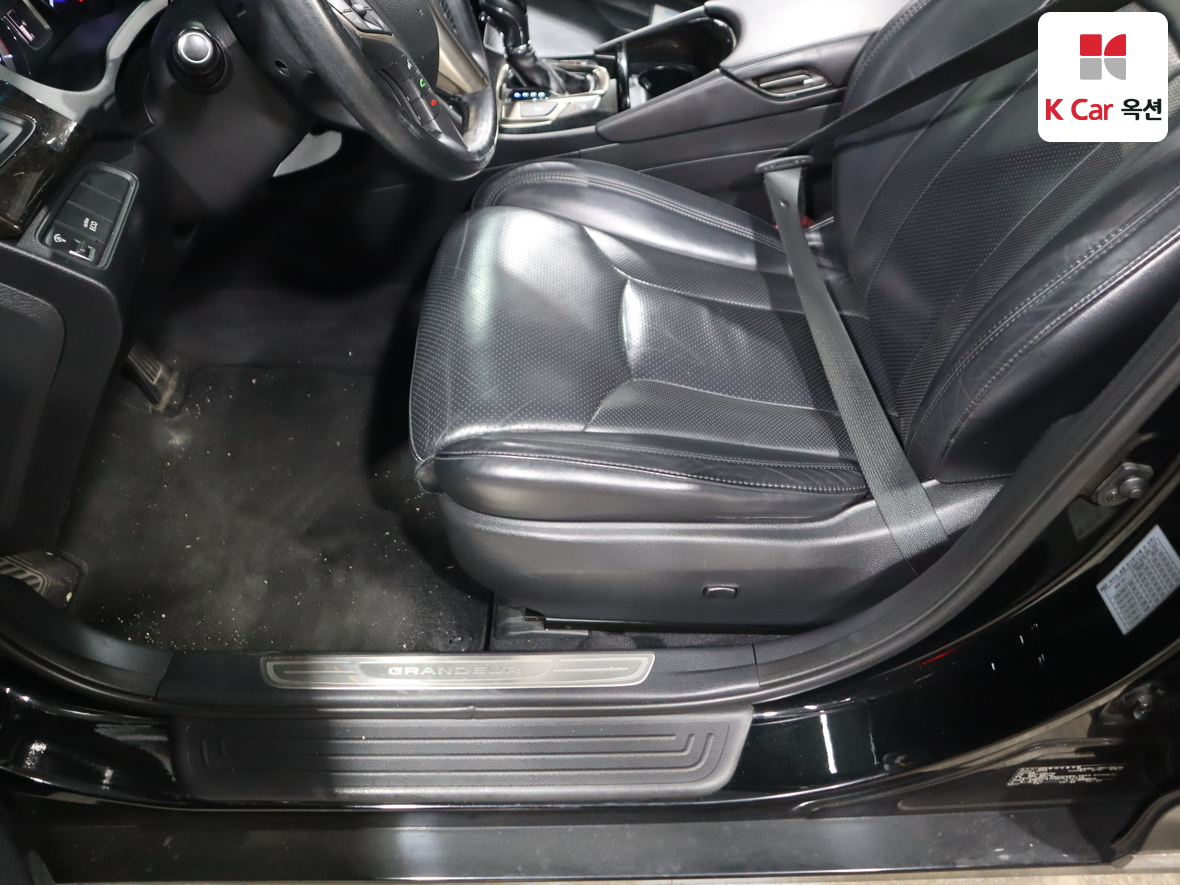 Hyundai AZERA 2012 - Image 18