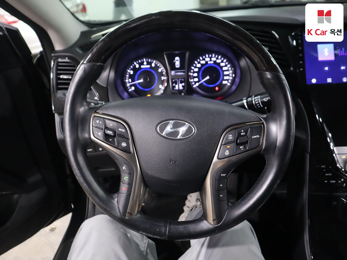 Hyundai AZERA 2012 - Image 10