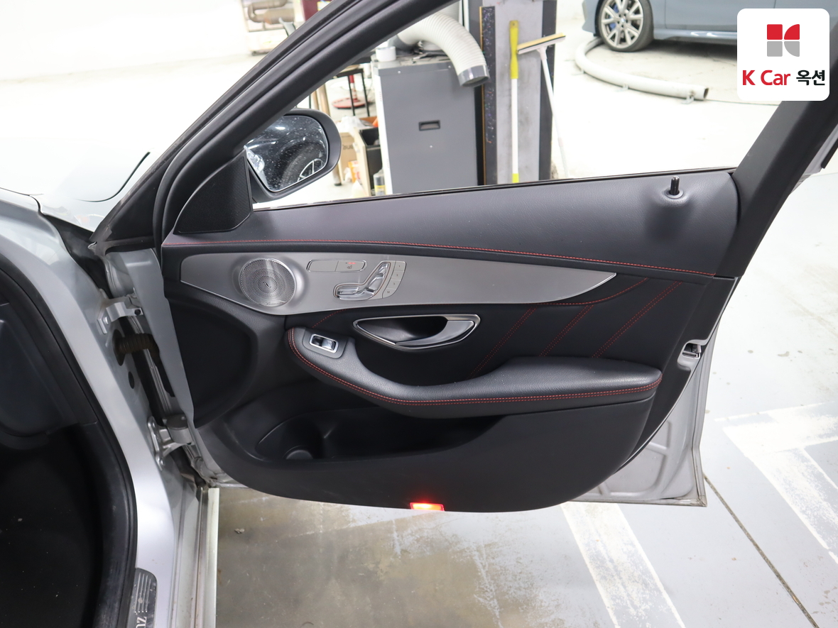 Mercedes-Benz C-Class 2016 - Image 32