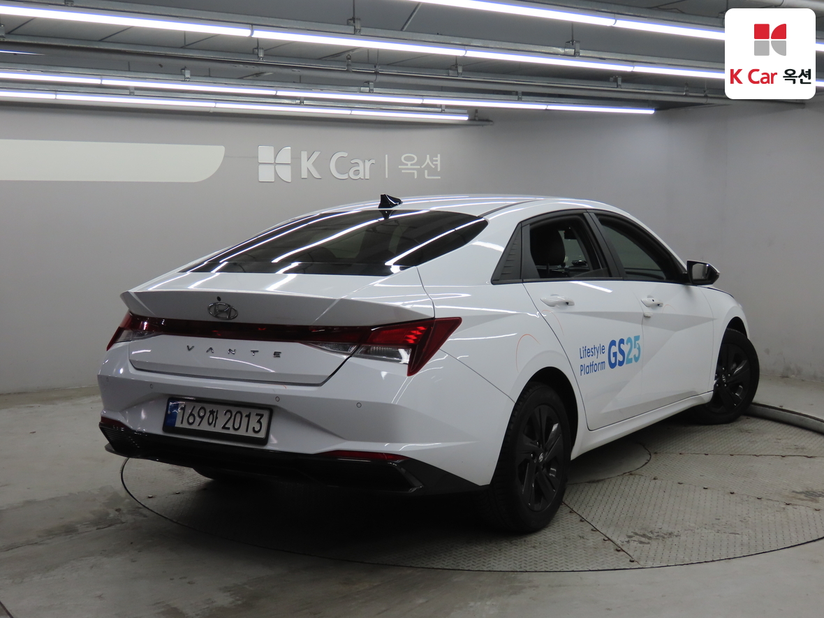 Hyundai Elantra 2022 - Image 2