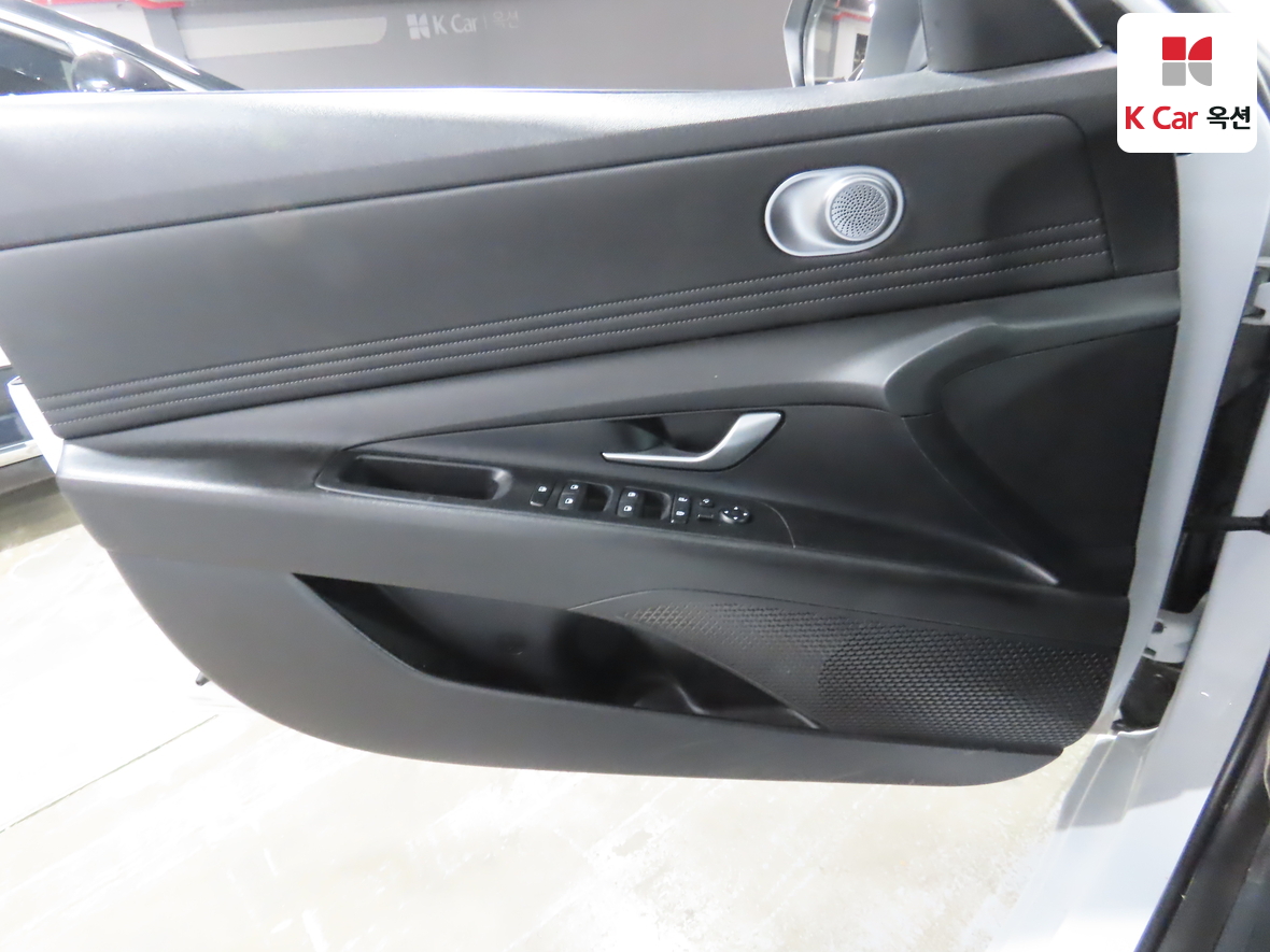 Hyundai Elantra 2022 - Image 8