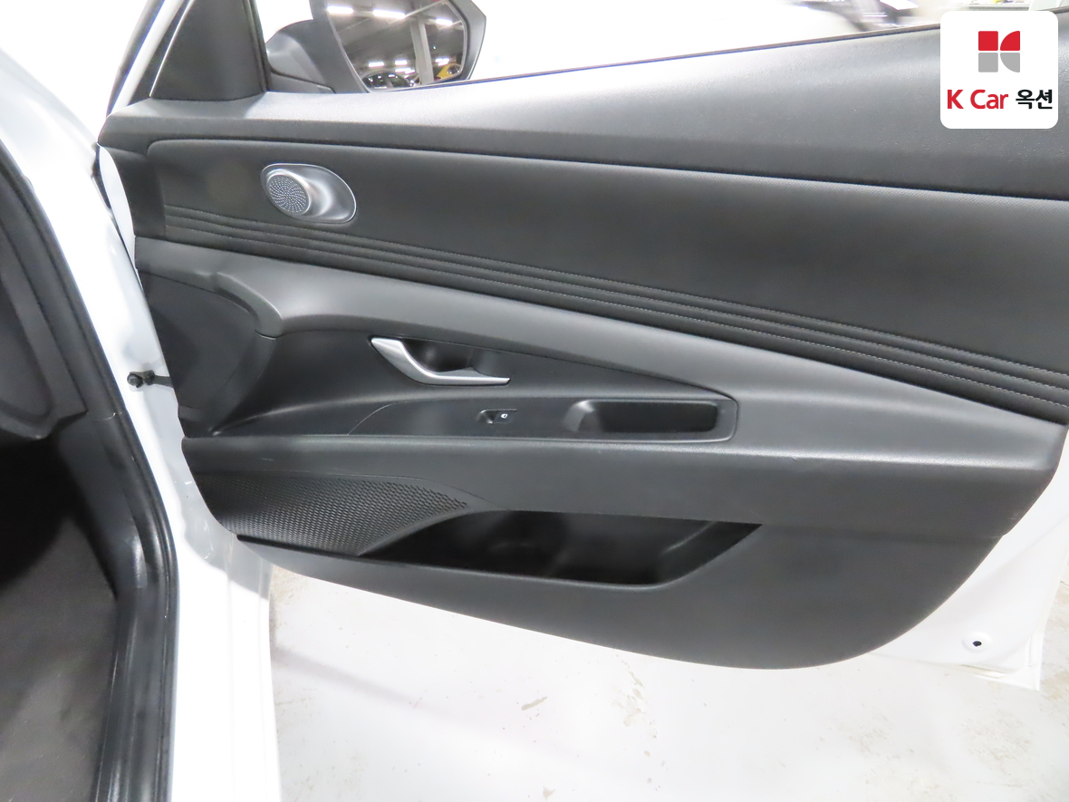 Hyundai Elantra 2022 - Image 28