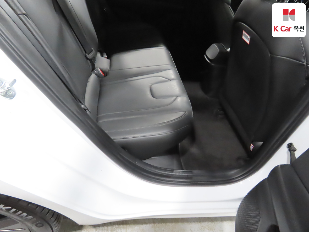 Hyundai Elantra 2022 - Image 27